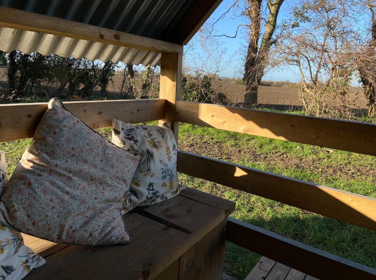 Fen Meadows Glamping - Luxury Cabins And Bell Tents Cambridge  Exterior foto