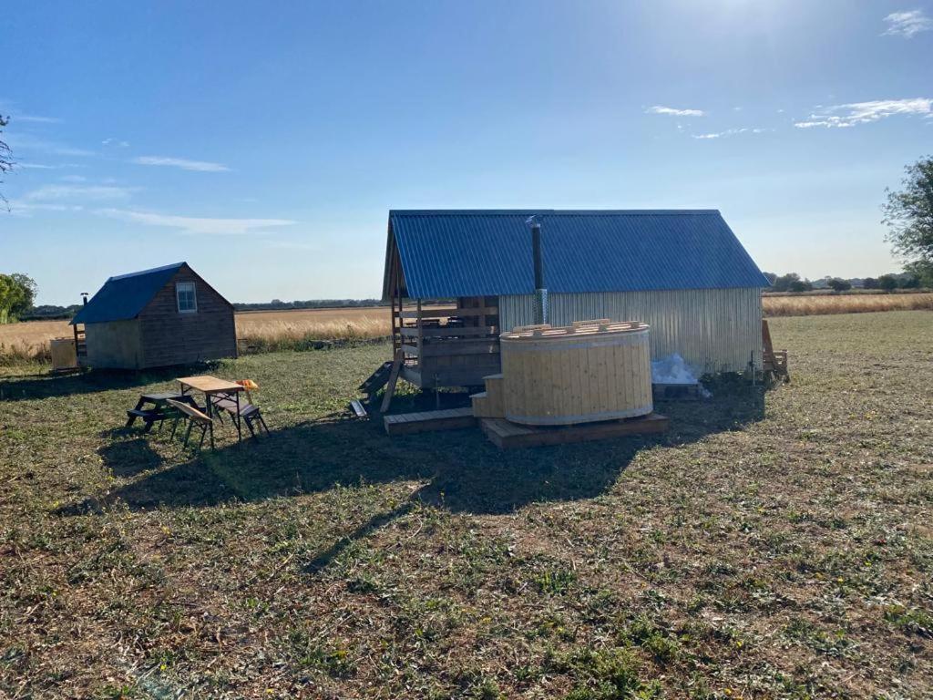 Fen Meadows Glamping - Luxury Cabins And Bell Tents Cambridge  Exterior foto
