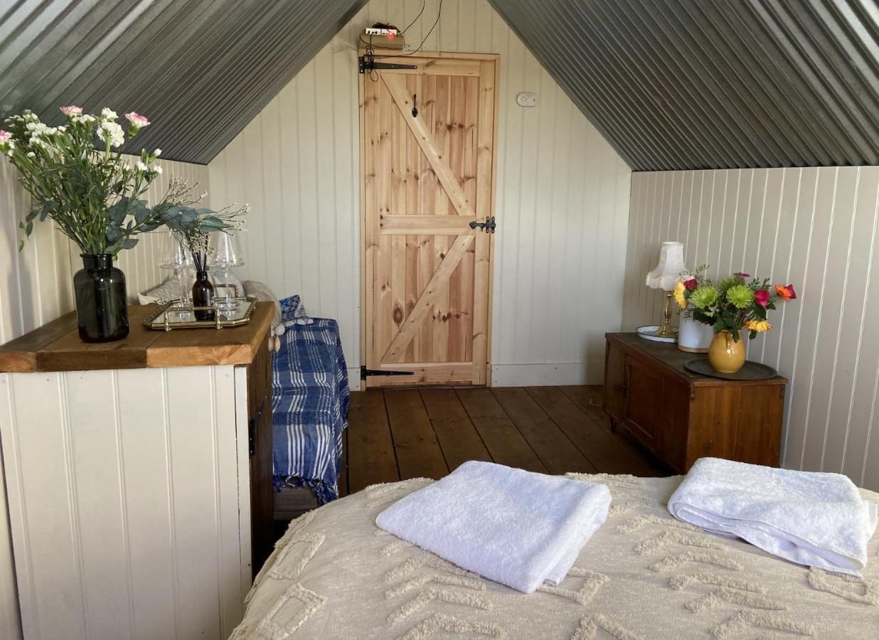 Fen Meadows Glamping - Luxury Cabins And Bell Tents Cambridge  Exterior foto