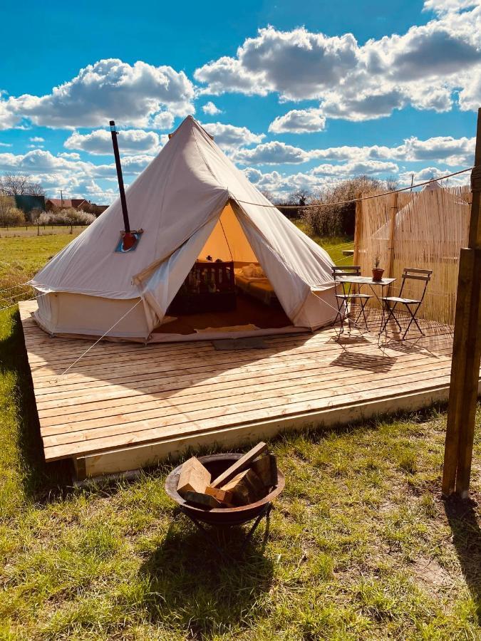 Fen Meadows Glamping - Luxury Cabins And Bell Tents Cambridge  Exterior foto