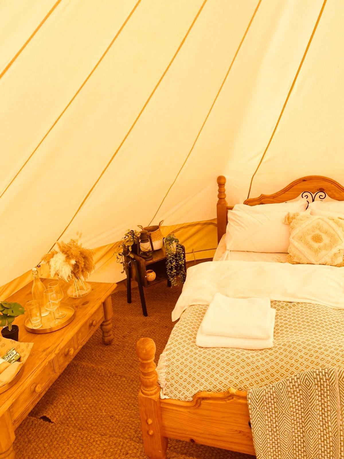 Fen Meadows Glamping - Luxury Cabins And Bell Tents Cambridge  Exterior foto